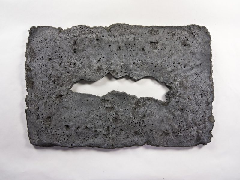 CLAUDE DE SORIA, Regard (Feuilles), 1993, ciment, 32.5 X 49 cm