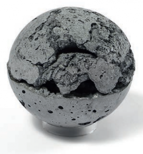 CLAUDE DE SORIA, Boule, ciment, diamètre : 11 cm