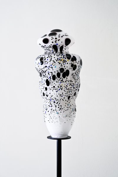 Pauline GUERRIER (1990)
Tako Tsubo VII, 2023 Verre soufflé 
36 x 18 x 18 cm