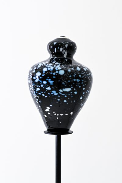 Pauline GUERRIER (1990)
Tako Tsubo XVII, 2023 Verre soufflé 
27 x 18 x 18 cm