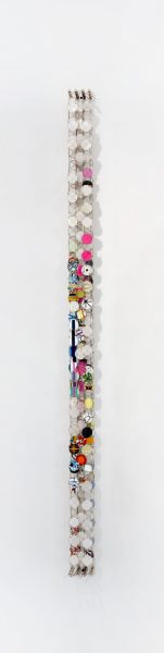 Jacob Hashimoto, A thousand everyday sights III, 2022, bambou, acrylique, papier, bois et Dacron, 180 x 9 x 10,5 cm