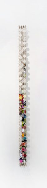 Jacob Hashimoto,
A thousand everyday sights V, 2022 bambou, acrylique, papier, bois et Dacron, 180 x 9 x 10,5 cm